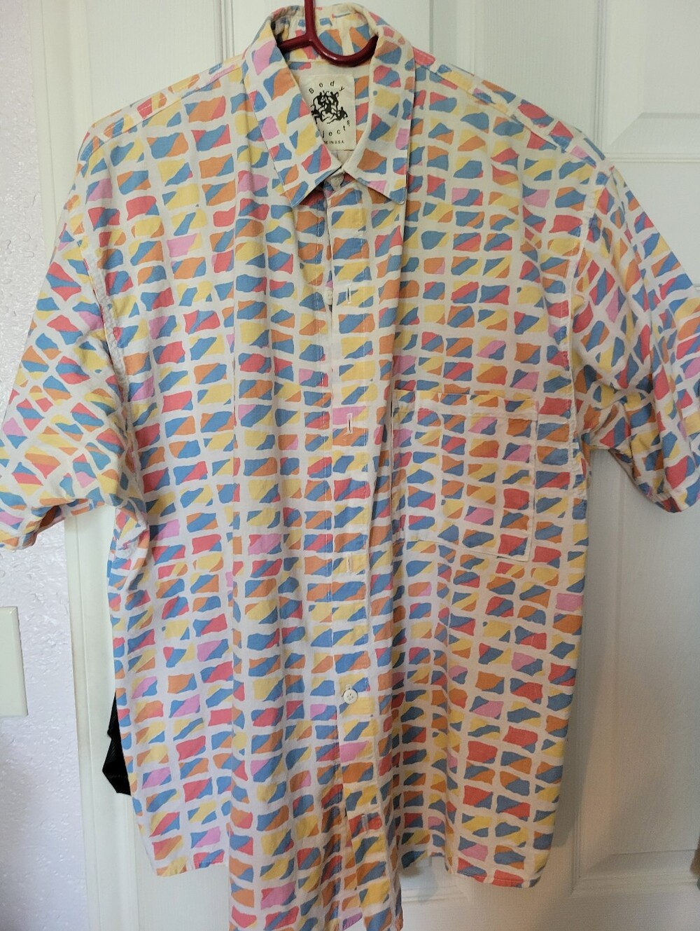 Men's Short-Sleeve Patterned Button-Up Shirt in Pastel Multi